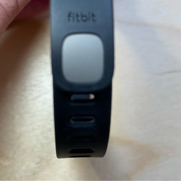 Fitbit Flex Wireless Activity + Sleep Wristband - Picture 4 of 4